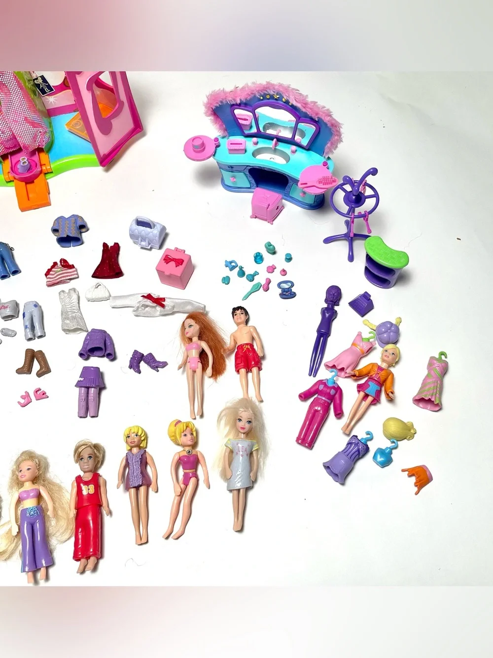 Vtg Early 2000’s Polly Pocket Lot-Dolls, Clothes, Dressing Room, Vanity Y2K